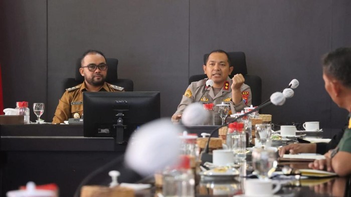 Rapat koordinasi dipimpin Wakil Wali Kota Batu Heli Suyanto dan Kapolres Batu AKBP Andi Yudha Pranata
