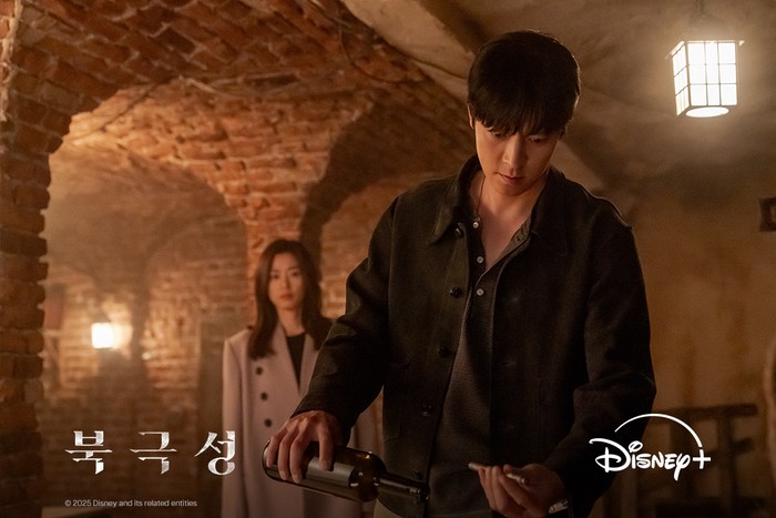 Kang Dong Won dan Jun Ji Hyun di drama Korea Tempest.