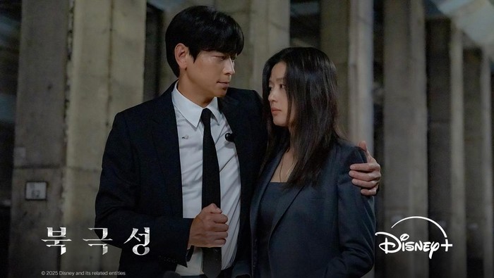 Kang Dong Won dan Jun Ji Hyun di drama Korea Tempest.