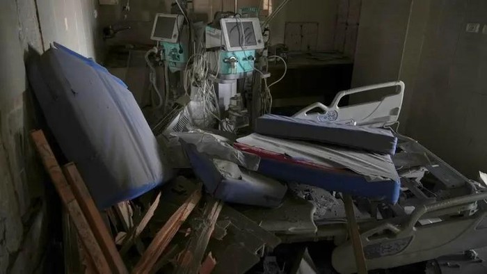 A destroyed room is seen at Nasser Hospital following an overnight Israeli army strike that killed two patients, in Khan Younis, Gaza Strip, Tuesday, May 13, 2025. (File photo: AP)