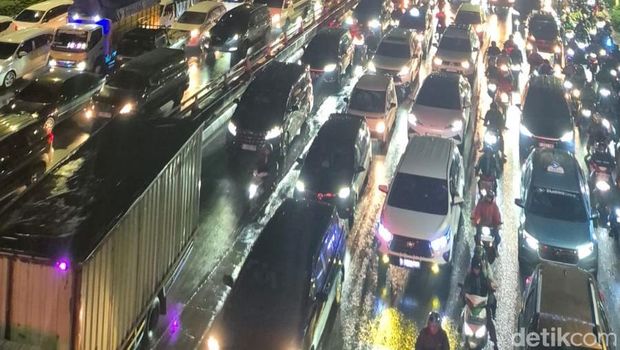 Sejumlah titik di Jakarta macet malam ini. (detikcom)