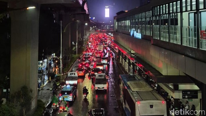 Sejumlah titik di Jakarta macet malam ini. (detikcom)