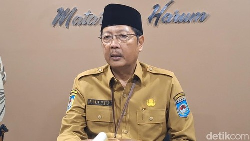 Sekda Kota Mataram Lalu Alwan Basri saat diwawancarai di ruangannya, Mataram, Senin (25/8/2025).