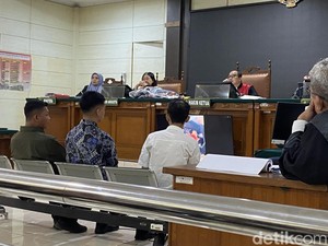 Kesaksian Intel Polda di Sidang May Day Semarang: Dipukul Massa-Disiram Tiner