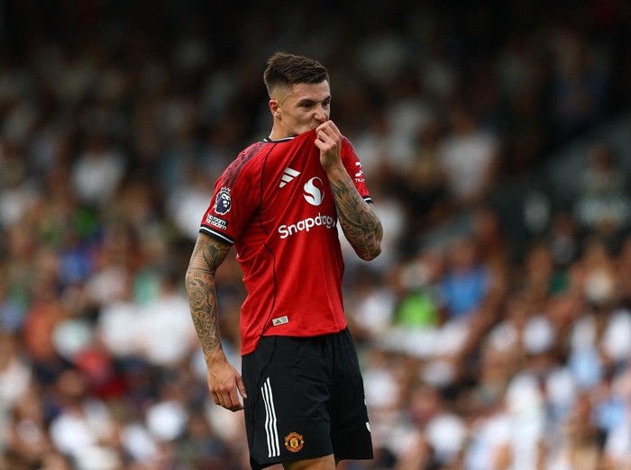 Soccer Football - Premier League - Fulham v Manchester United - Craven Cottage, London, Britain - August 24, 2025 Manchester United's Benjamin Sesko reacts Action Images via Reuters/Matthew Childs EDITORIAL USE ONLY. NO USE WITH UNAUTHORIZED AUDIO, VIDEO, DATA, FIXTURE LISTS, CLUB/LEAGUE LOGOS OR 'LIVE' SERVICES. ONLINE IN-MATCH USE LIMITED TO 120 IMAGES, NO VIDEO EMULATION. NO USE IN BETTING, GAMES OR SINGLE CLUB/LEAGUE/PLAYER PUBLICATIONS. PLEASE CONTACT YOUR ACCOUNT REPRESENTATIVE FOR FURTHER DETAILS..