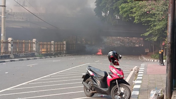 Suasana demo 25 Agustus di DPR