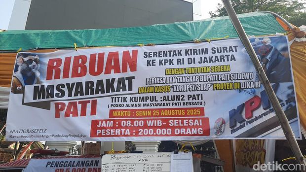 Suasana posko donasi aliansi Masyarakat Pati Bersatu menjelang aksi damai di depan posko, Senin (25/8/2025).