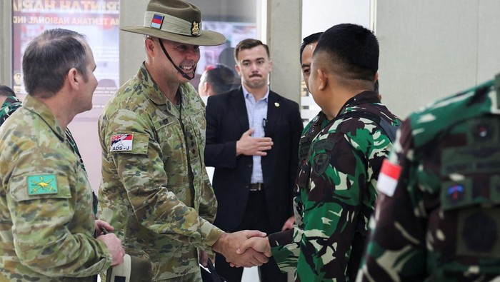 Super Garuda Shield 2025 Resmi Dibuka, Jakarta Jadi Pusat Latihan Militer Dunia Upacara pembukaan latihan militer gabungan multinasional Super Garuda Shield 2025 resmi digelar di Jakarta, Senin (25/8/2025). Latihan tahunan yang melibatkan Indonesia, Amerika Serikat, Australia, Jepang, Inggris, Prancis, dan sejumlah negara lainnya ini menjadi momentum penting dalam memperkuat kerja sama pertahanan serta mempererat hubungan antar-militer dunia. REUTERS/Willy Kurniawan