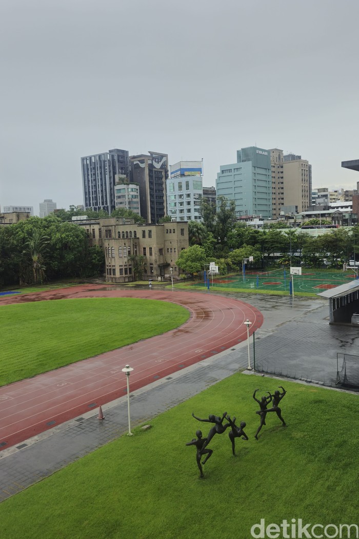 Taipei Municipal Zhongshan Girls High School Taipei Municipal Zhongshan Girls High School.
