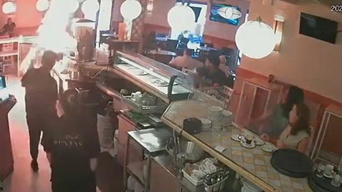 Tak Dikasih Mayones, Pria Ini Nekat Bakar Kafe Tempatnya Makan