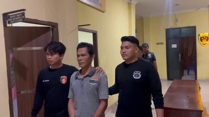 Tampang tersangka yang bacok pamannya sendiri