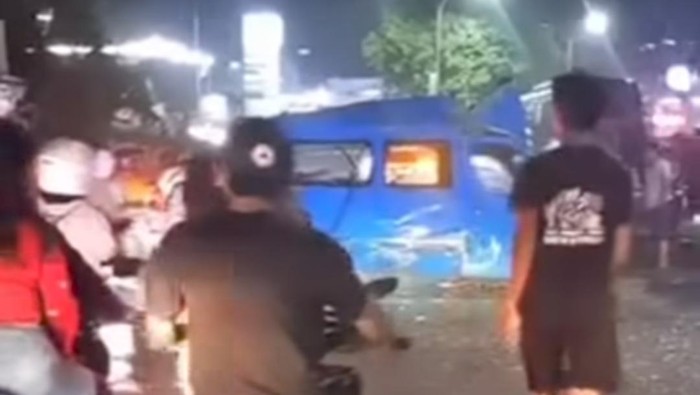Tangkapan layar video angkot BBG meledak di Bogor (dok. Istimewa)