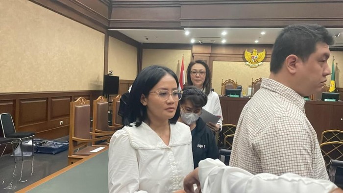 Theresia Meila Yunita saat dihadirkan sebagai saksi di PN Jakpus (Mulia/detikcom)