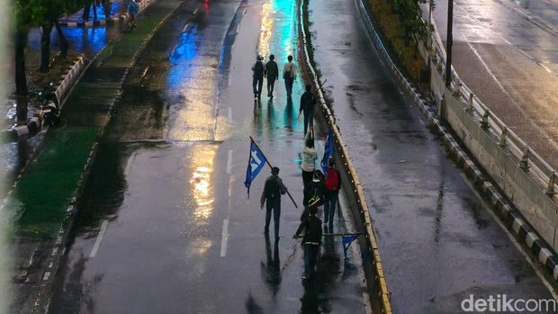 Tol Dalkor arah Slipi ditutup sementara imbas demo sekitar DPR. (Kurniawan/detikcom)