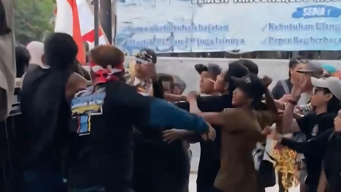 Viral karnaval diwarnai adu jotos di Jombang