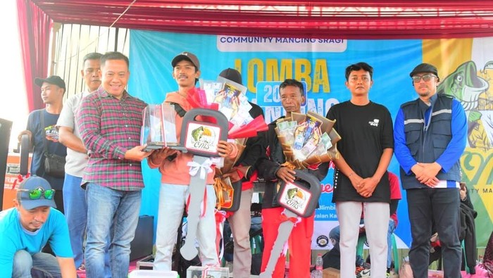 Wakil Bupati Pekalongan, Sukirman, mewakili Bupati Pekalongan menghadiri Lomba Mancing Kali Spait