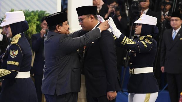Wamentan Sudaryono menerima tanda kehormatan Bintang Mahaputra Pratama dari Presiden Prabowo. (Dok. ist)