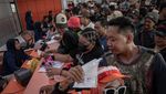 Aksi Warga Pati Kirim Ribuan Surat Desak KPK Usut Dugaan Korupsi Sudewo