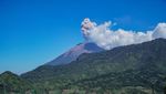 Aktivitas Meningkat, Gunung Semeru Keluarkan Asap Vulkanis