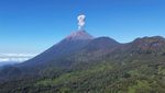 Aktivitas Meningkat, Gunung Semeru Keluarkan Asap Vulkanis