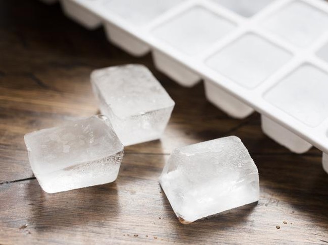 Ternyata Ini Alasan Rasa Es Batu Buatan Rumahan Tak Enak