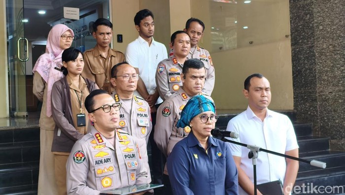 Anggota Komisioner KPAI Sylvana Apituley di Mapolda Metro Jaya, Jakarta Selatan, Selasa (26/8/2025).