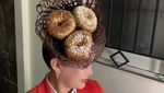 10 Gaya Nyentrik Ci Mehong, Pakai Rambut Donat hingga Kostum Mermaid