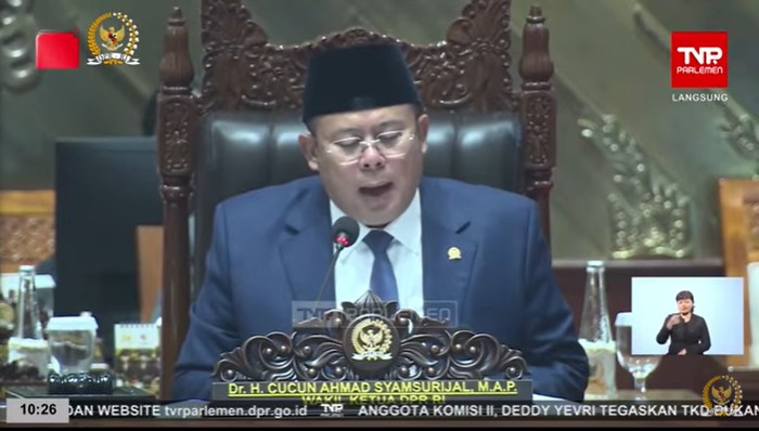 Cucun Ahmad Syamsurijal saat memimpin rapat paripurna di Senayan, Jakarta, Selasa (26/8/2025).