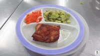 Seporsi menu yang didapat para tahanan. Terlihat menggiurkan dan bernutrisi dengan pelengkap sayuran! Foto: YouTube Japanese Food Craftsman