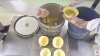 Ini potret pembagian sup langsung di depan sel para tahanan. Menu sarapan ini tersaji hangat untuk mereka. Foto: YouTube Japanese Food Craftsman
