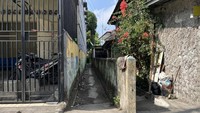 Berbeda dengan makam Datu Museng yang mencolok, makam Maipa Deapati tersembunyi di lorong sempit yang menghubungkan Jalan Datu Museng dan Jalan Maipa. (Foto: St. Fatimah/detikSulsel)