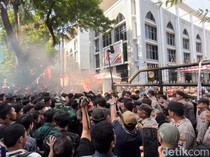 Polisi Amankan 39 Orang Saat Aksi Tolak Tunjangan Mewah DPR di Medan