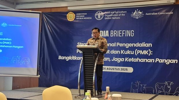 Direktur Jenderal (Dirjen) PKH Agung Suganda saat memberikan paparan dalam acara Strategi Nasional Pengendalian PMK, Selasa (26/8/2025). (CNBC Indonesia/Chandra Dwi)