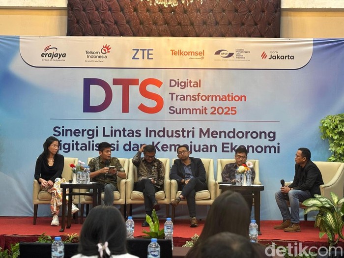 Diskusi Digital Transformation Summit (DTS) 2025.