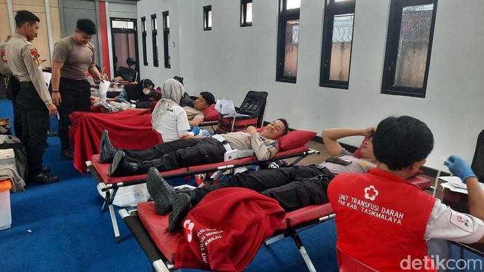 Donor darah di Mapolres Tasikmalaya