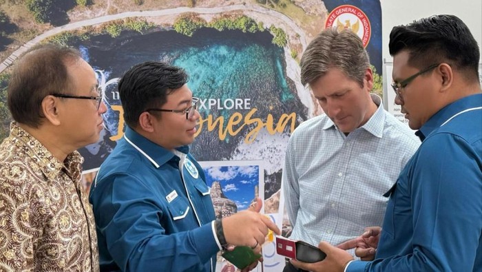 Ekspor produk ekonomi kreatif asal Indonesia ke Amerika Serikat (AS) akan ditingkatkan. Salah satu upayanya melalui pertemuan strategis dengan pemerintah AS dengan Delegasi Gerakan Ekonomi Kreatif Nasional (GEKRAFS) di Arizona pada Minggu (24/08) lalu.