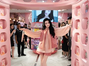 Fan Bingbing Sukses Bisnis Kecantikan, Jual 100 Ribu Masker dalam 10 Detik