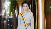 9 Gaya Fan Bingbing Dapat Gelar Datuk Pakai Baju Kurung, Cantiknya 'Unreal'