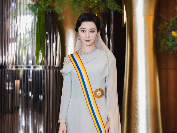 9 Gaya Fan Bingbing Dapat Gelar Datuk Pakai Baju Kurung, Cantiknya Unreal