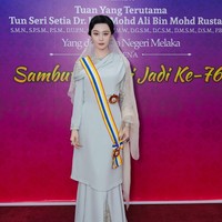 Bagi masyarakat Malaysia, gelar Datuk bukan sekadar titel, tapi melambangkan penghargaan atas kontribusi seseorang terhadap bangsa maupun daerah. Foto: Instagram/@bingbing_fan @fiziwoo