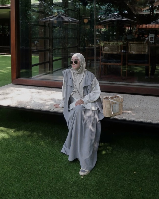 Gaya layer bisa jadi inspirasi hijab dan rok.