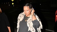 Rihanna Pamer Gelang Berlian Hadiah Keluarga Ambani, Nilainya Rp 4,5 Miliar