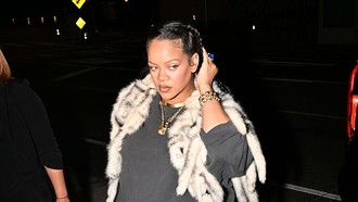 Rihanna Pamer Gelang Berlian Hadiah Keluarga Ambani, Nilainya Rp 4,5 Miliar