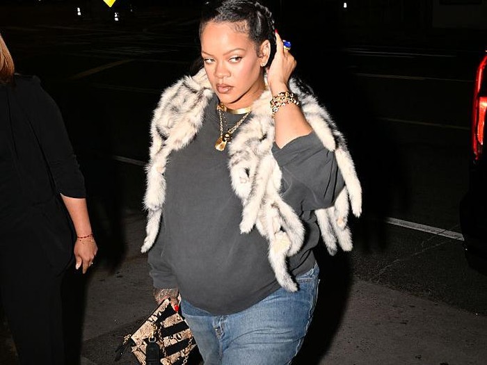 LOS ANGELES, CA - AUGUST 04: Rihanna is seen on August 04, 2025 in Los Angeles, California.  (Photo by DUTCH/Bauer-Griffin/GC Images)