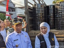 Banyak Jalan Rusak, Khofifah Gelontorkan Bantuan Aspal di Tulungagung