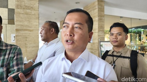 Gubernur NTB Lalu Muhamad Iqbal ditemui di Hotel Santika, Mataram, Selasa (28/8/2025). (Ahmad Viqi/detikBali).