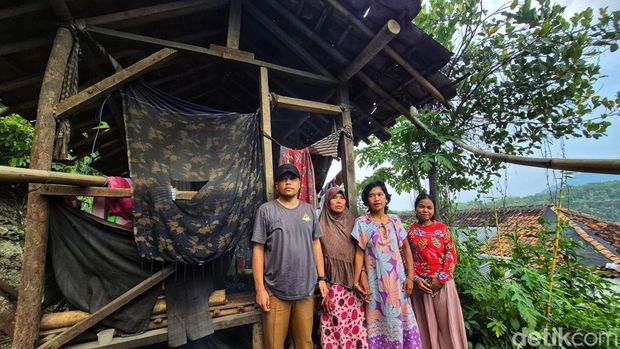 Gubuk reyot yang ditinggali amak menantu Ibah di Sukabumi
