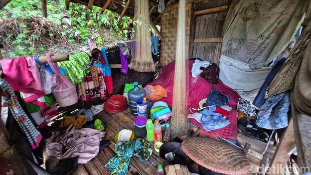 Gubuk reyot yang ditinggali amak menantu Ibah di Sukabumi