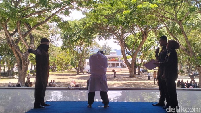 Hukuman cambuk di Banda Aceh
