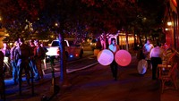 Anggota Garda Nasional AS dari Ohio membawa senjata saat berpatroli di kawasan Logan Circle, Washington, D.C., Minggu (24/8/2025). Pengerahan aparat ini dilakukan setelah Presiden Trump memerintahkan peningkatan keamanan di ibu kota. REUTERS/Jose Luis Gonzalez 